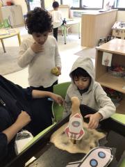 res1600-astronaunt-ts1